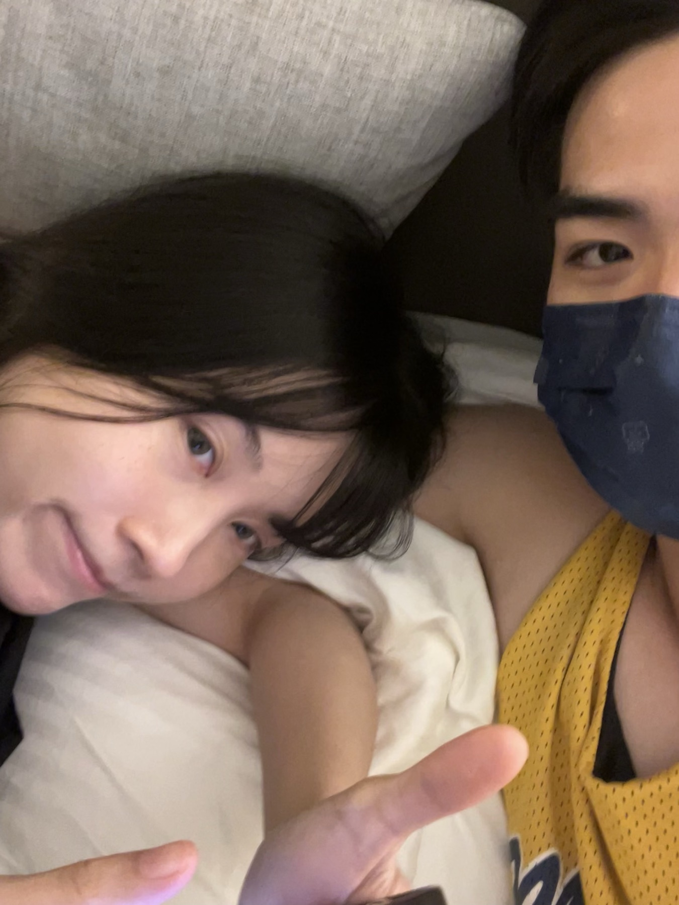 在旅途中拍攝的兩人生活照片